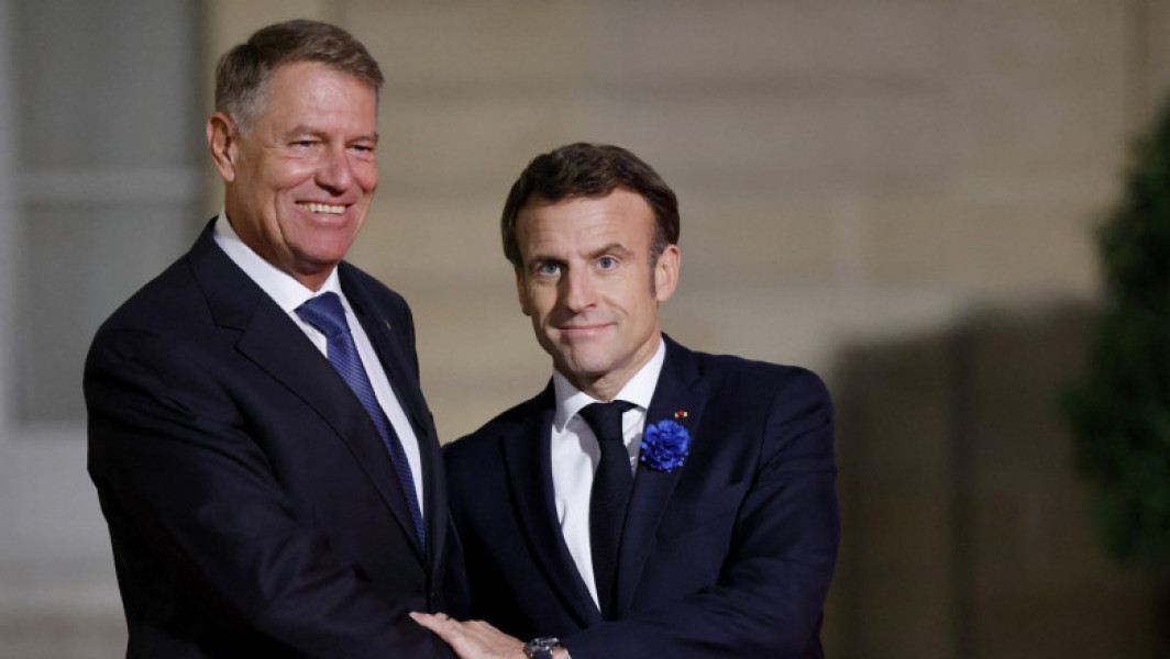 Klaus Iohannis se va întâlni cu Emmanuel Macron și alți lideri NATO la Paris pentru discuții despre conflictul cu Rusia la hotarea Ucrainei