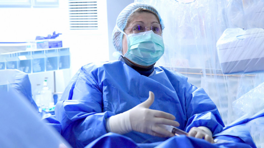 Pacienta cu probleme cardiace grave, "șocată" de diagnostic. Ce tratament a urmat pentru a preveni complicațiile și atacurile de cord.