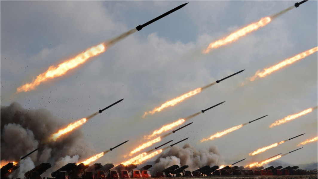 Coreea de Nord desfășoară exerciții militare la granița cu Coreea de Sud, amenințând cu atacuri devastatoare la Seul.
