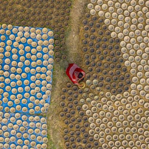 Galerie Foto: Scene spectaculoase surprinse din dronă la un atelier de confecționat vase tradițonale din lut