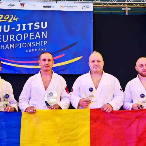 Victorii europene pentru echipa Lions BJJ Piatra-Neamț la Campionatele de Ju-Jitsu Seniori și Masters. Zeci de atleți români au obținut locuri pe podium la competiția de la Gelsenkirchen. Nemțenii de la Lions BJJ au contribuit cu două titluri de campioni, o medalie de argint și una de bronz, făcând parte din echipa națională a României. Citește mai multe despre aceste rezultate uimitoare!